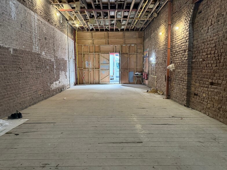 107 Westbourne Grove, London to rent - Building Photo - Image 2 of 5