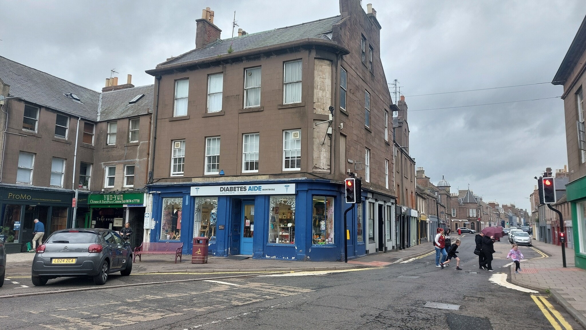 2 High St, Montrose to rent Building Photo- Image 1 of 5