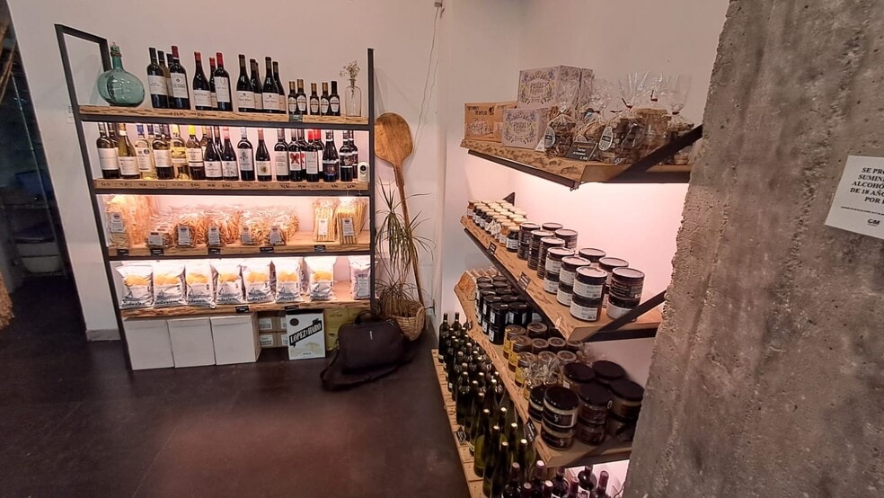 Retail in Madrid, Madrid to rent - Interior Photo - Image 3 of 9