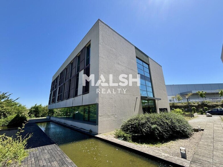Office in CHAMPAGNE-AU-MONT-D'OR for sale - Building Photo - Image 3 of 13