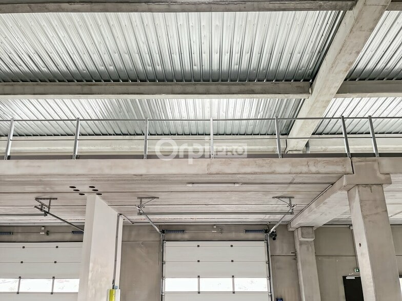 Industrial in La Ciotat to rent - Interior Photo - Image 3 of 7