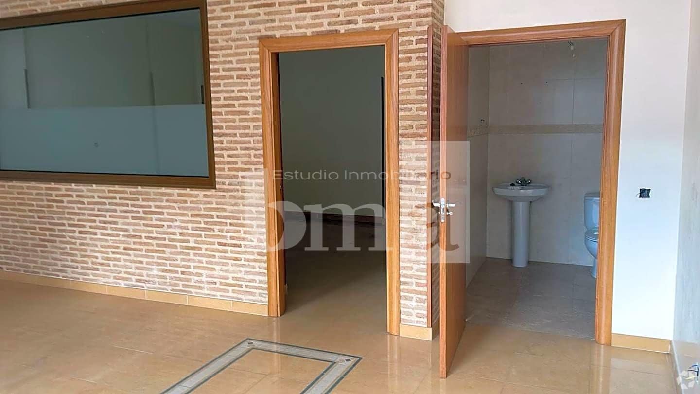 Retail in Azuqueca de Henares, Guadalajara to rent Interior Photo- Image 1 of 5