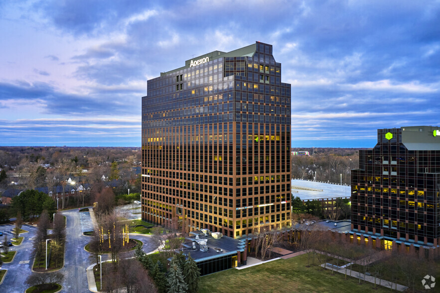 One Towne Sq, Southfield, MI for rent - Building Photo - Image 1 of 8