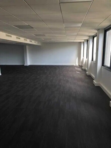 Office in Charenton-le-Pont to rent - Interior Photo - Image 3 of 7