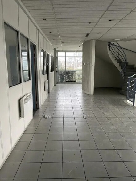 Industrial in Gennevilliers to rent - Interior Photo - Image 3 of 4