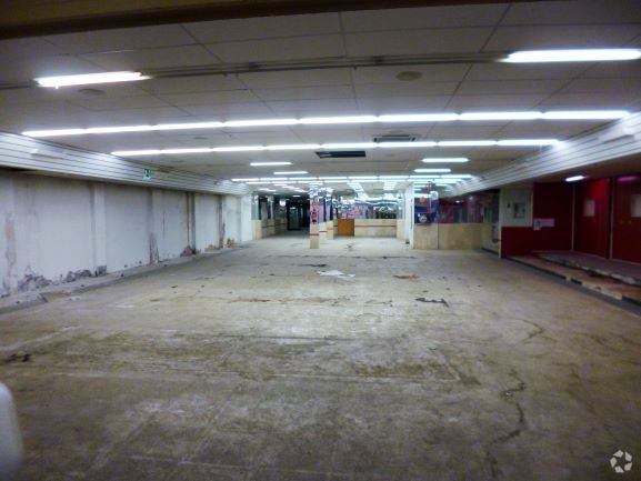 Retail in Madrid, Madrid to rent Interior Photo- Image 1 of 2