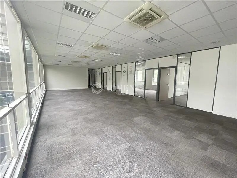 Office in Villepinte to rent Building Photo- Image 1 of 2