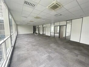 Office in Villepinte to rent Building Photo- Image 1 of 2