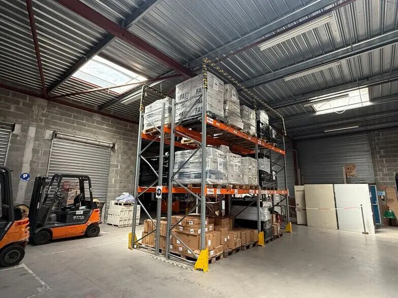Light Industrial in Mérignac to rent - Interior Photo - Image 2 of 4