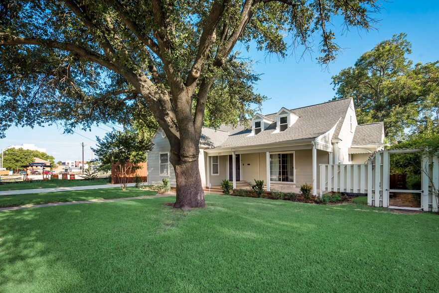 223 W Sycamore St, Denton, TX for sale - Building Photo - Image 1 of 48