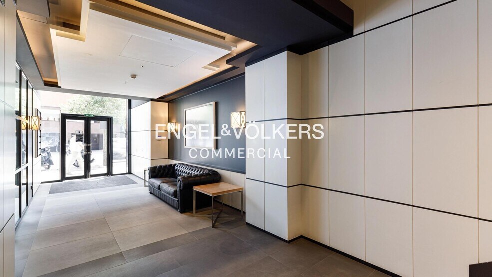 Office in Barcelona, Barcelona to rent - Interior Photo - Image 2 of 5