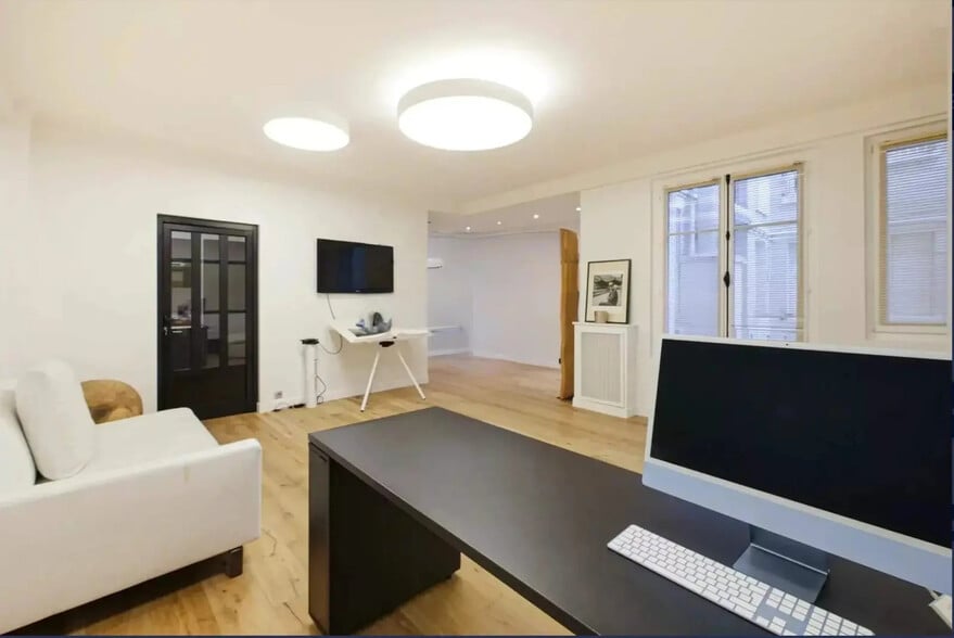 Build-to-Rent in Paris for sale - Interior Photo - Image 1 of 3