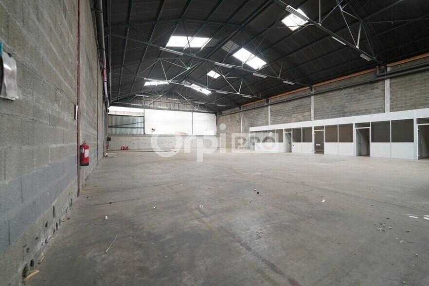 Industrial in Vénissieux to rent - Interior Photo - Image 3 of 8