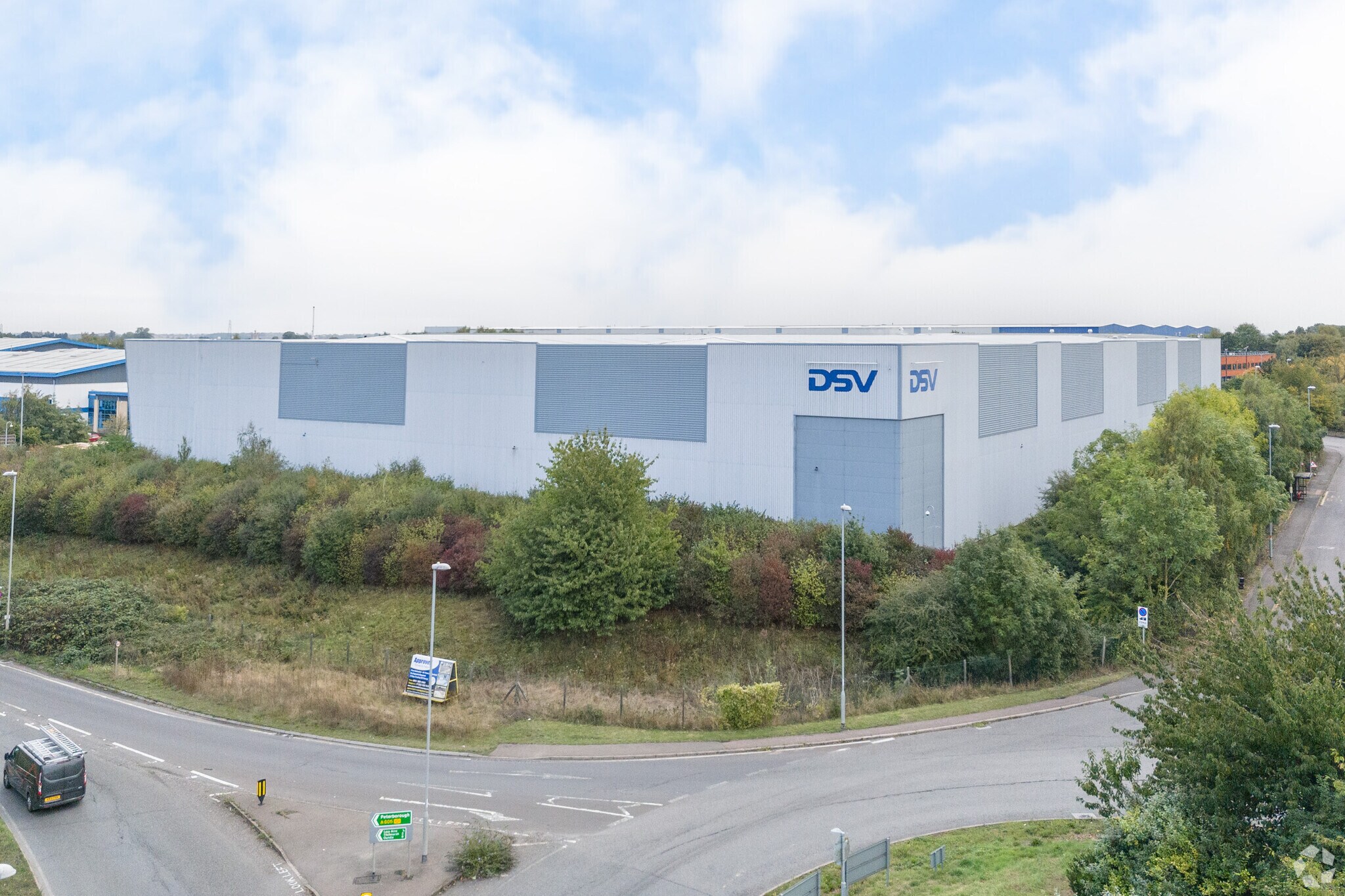 Haldens Pky, Thrapston for sale Primary Photo- Image 1 of 1