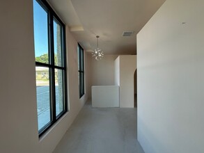 2501 N Armenia Ave, Tampa, FL for rent Interior Photo- Image 1 of 9