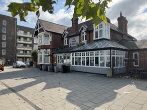 Wood Ln, Dagenham for rent Building Photo- Image 1 of 5