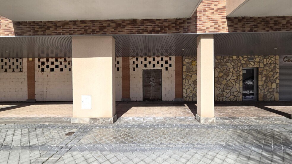 Retail in Ávila, Ávila to rent - Primary Photo - Image 1 of 4