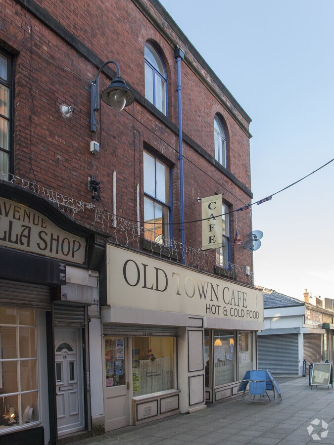 911 Market Ave, Ashton Under Lyne OL6 6AL UK