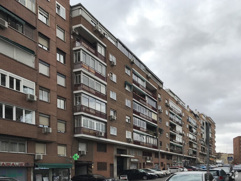 Calle San Graciano, 5-7-9, Madrid, Madrid for rent - Primary Photo - Image 1 of 7