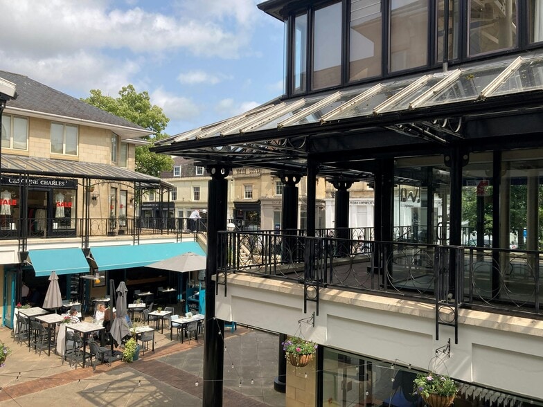 Montpellier St, Cheltenham to rent - Building Photo - Image 1 of 5