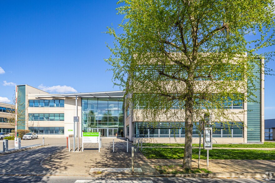 Office in Wissous to rent - Building Photo - Image 3 of 3
