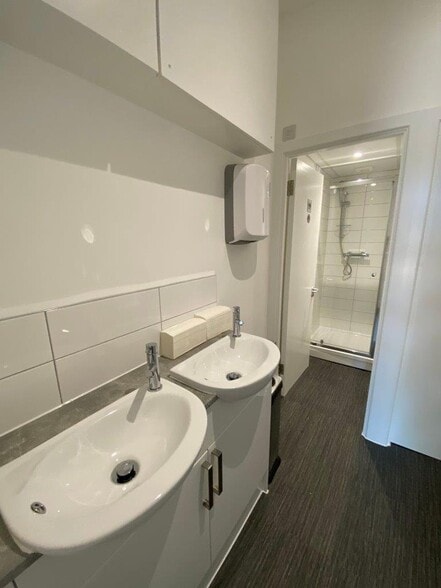 Lower Teddington Rd, Kingston Upon Thames to rent - Interior Photo - Image 3 of 7