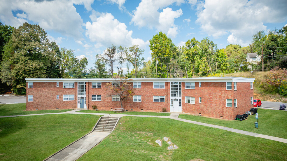 132 Mesa Ln, Bristol, VA for sale - Primary Photo - Image 1 of 32