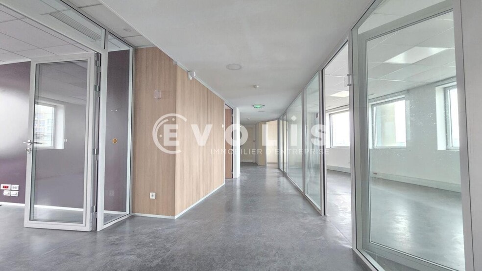 Office in Ivry-sur-Seine to rent - Interior Photo - Image 1 of 4