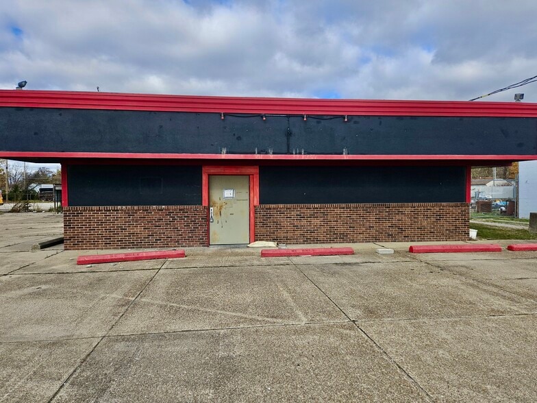 1104 E Diamond Ave, Evansville, IN for sale - Building Photo - Image 2 of 29