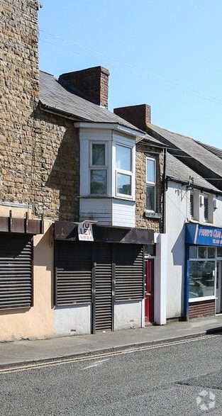 Retail property (high street) portfolio of 2 properties for sale on LoopNet.co.uk - Primary Photo - Image 2 of 2