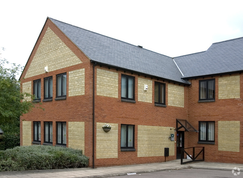 3-7 Canon Harnett Ct, Milton Keynes for rent - Building Photo - Image 1 of 8