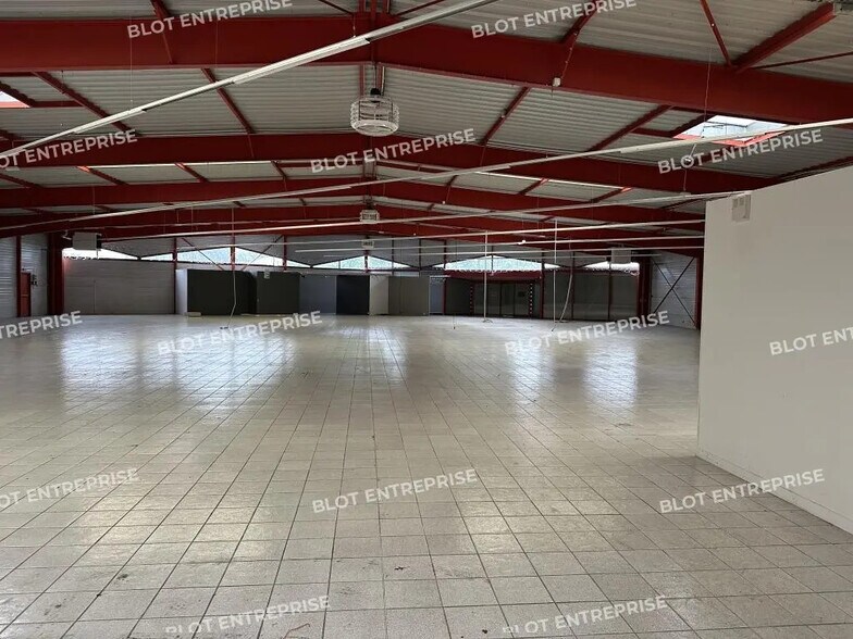 Light Industrial in Nantes to rent - Interior Photo - Image 3 of 15