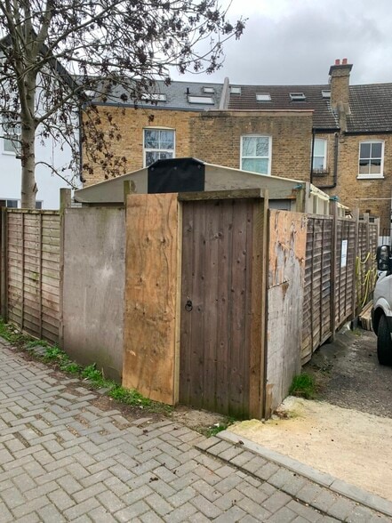 23 High St, Kingston Upon Thames to rent - Building Photo - Image 2 of 2