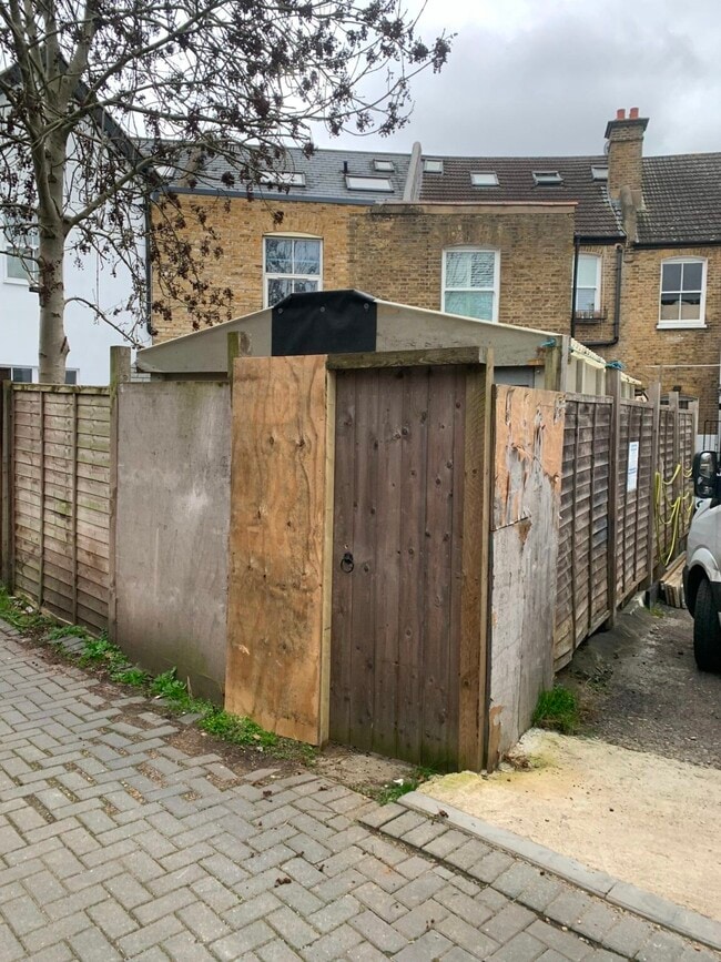 More details for 23 High St, Kingston Upon Thames - Retail to Rent