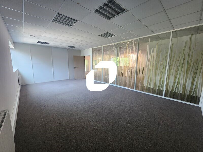 2 Avenue Des 3 Peuples, Montigny-le-Bretonneux for sale Interior Photo- Image 1 of 9