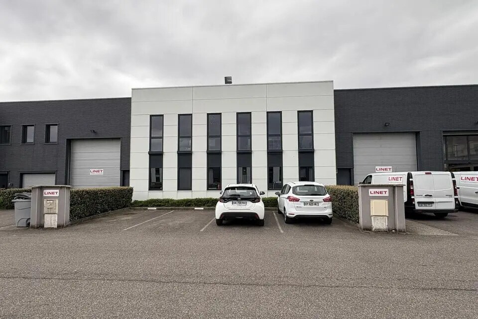 Light Industrial in Vénissieux for sale Building Photo- Image 1 of 7