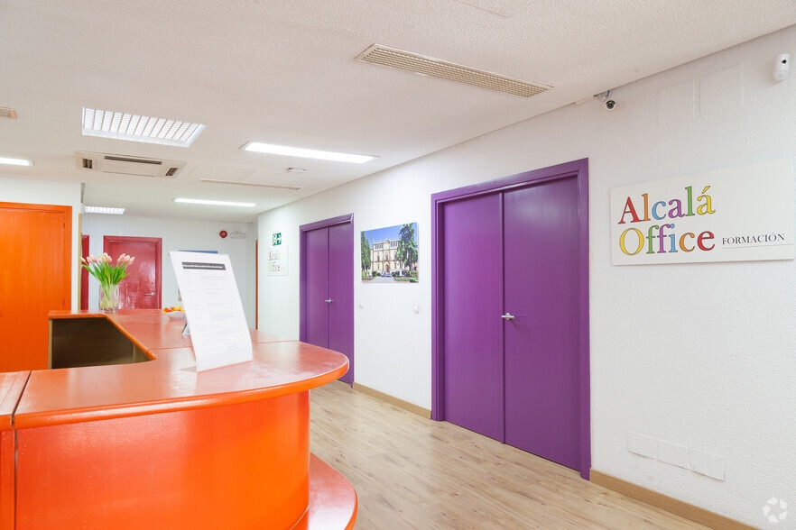 Avenida de Madrid, 48, Alcalá de Henares, Madrid to rent - Building Photo - Image 2 of 47