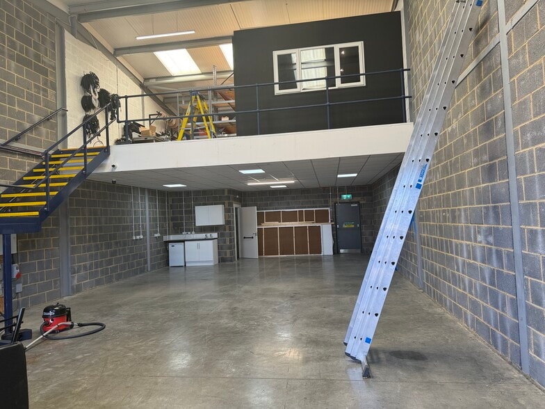 Units A2 Glenmore Business Park, Portfield, Chichester to rent - Building Photo - Image 2 of 9