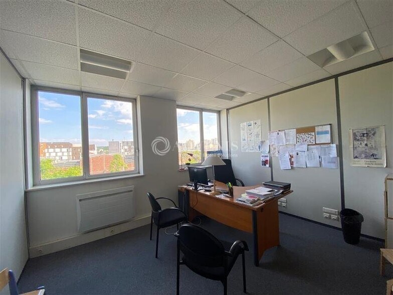 Office in Neuilly-Plaisance to rent - Interior Photo - Image 2 of 8