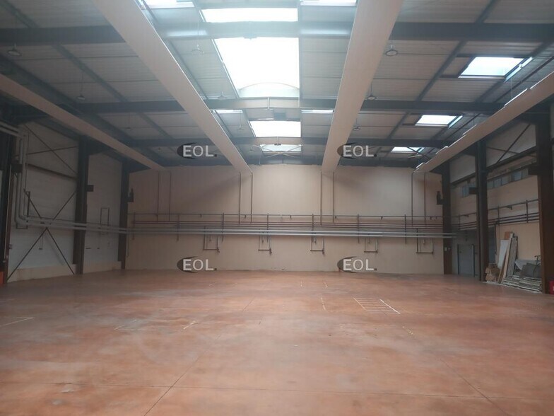 Light Industrial in Cergy to rent - Interior Photo - Image 3 of 5