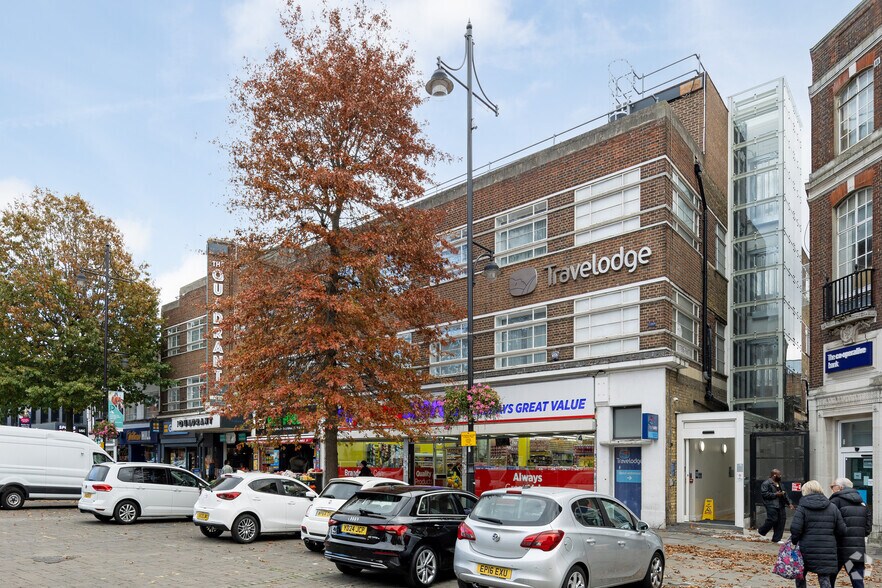 1-3 Quadrant Arcade, Romford for sale - Primary Photo - Image 1 of 1
