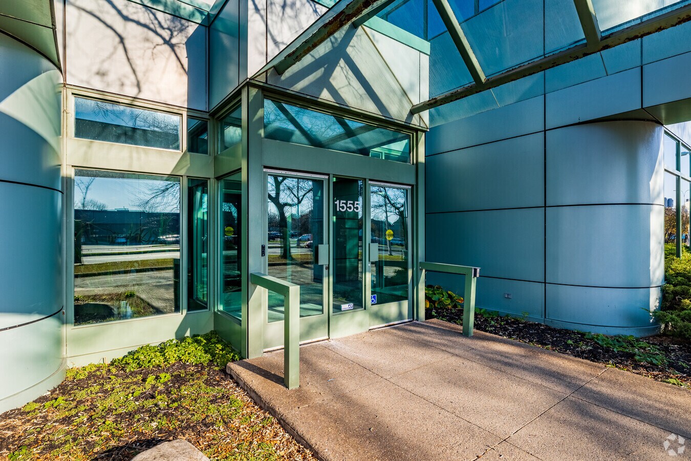 1555 Boul Chomedey, Laval H7V 3Z1 Office for Rent UK