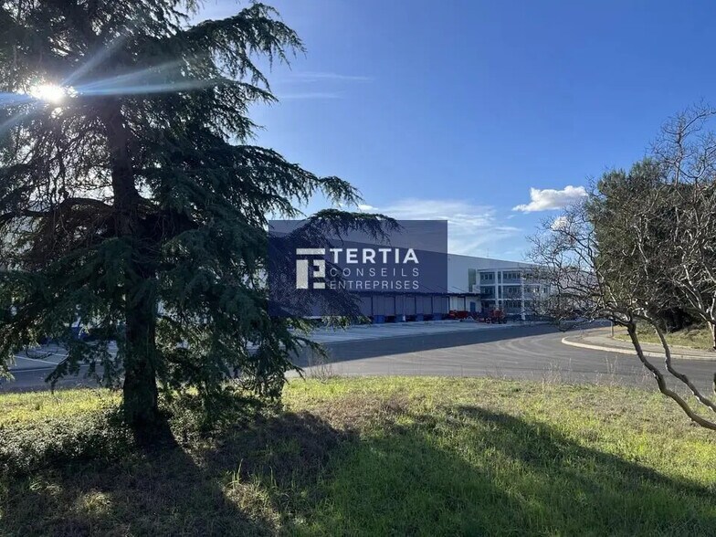 Office in Montpellier to rent - Building Photo - Image 1 of 11