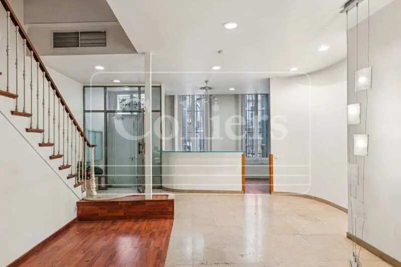 Office in Marseille for sale Interior Photo- Image 1 of 10