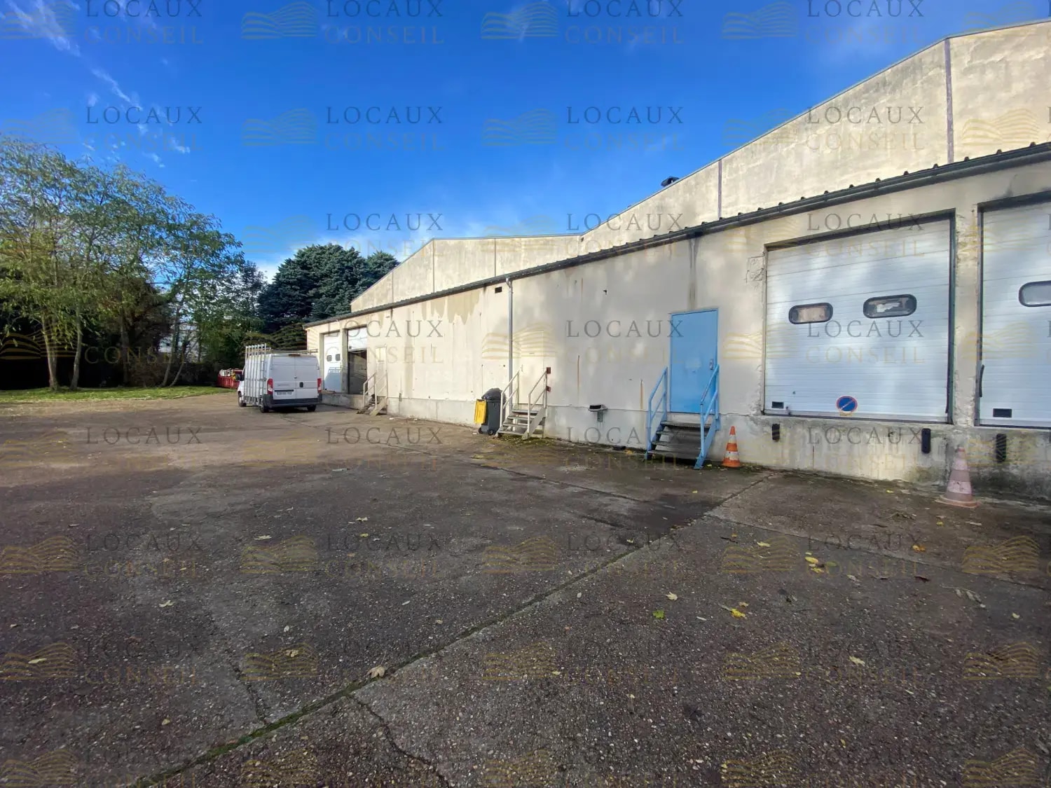 Light Industrial in Eaubonne to rent Primary Photo- Image 1 of 3