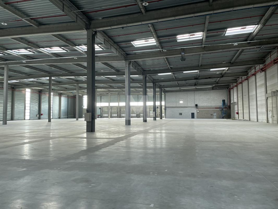 Industrial in Lieusaint to rent Interior Photo- Image 1 of 8