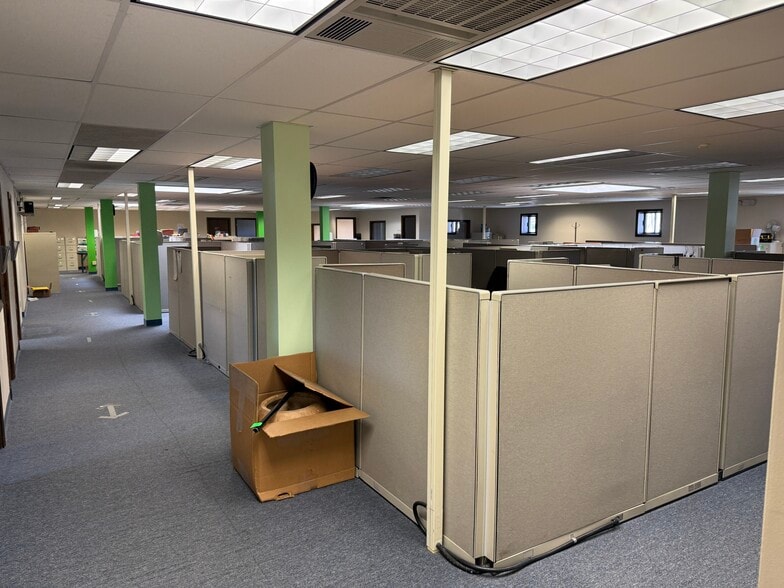 123 Whiting St, Plainville, CT to rent - Building Photo - Image 2 of 6