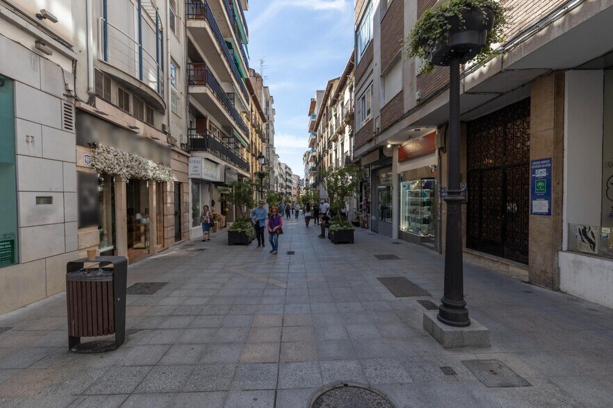 Retail in Granada for sale - Building Photo - Image 3 of 17