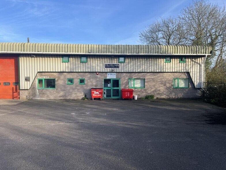 4 Handlemaker Rd, Frome for sale - Building Photo - Image 1 of 1