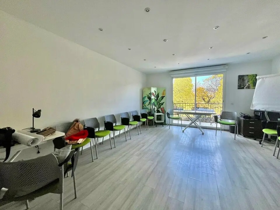 Location Bureaux 88 m² - Photo 1